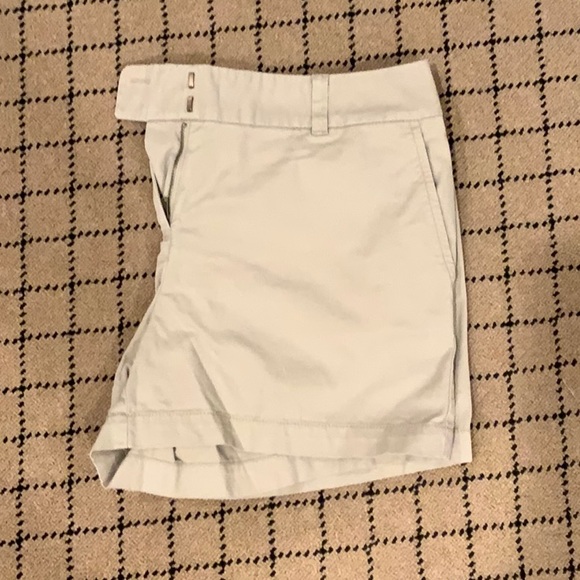 LOFT Outlet Women’s Khaki Shorts - Picture 2 of 4